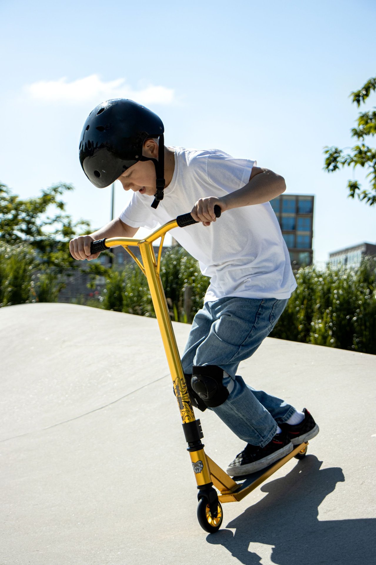 Stunt Scooter  Liquid Gold - Image 2