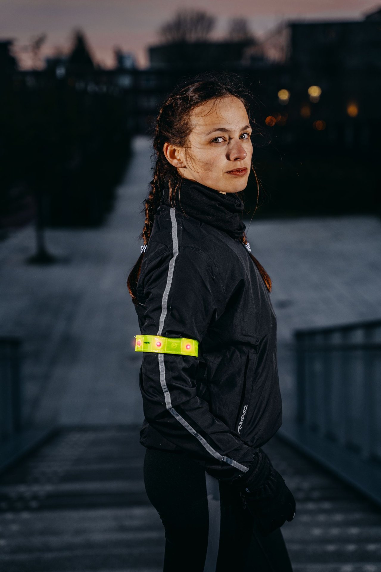 Pair Sports Armband Reflective with LEDs - Image 5