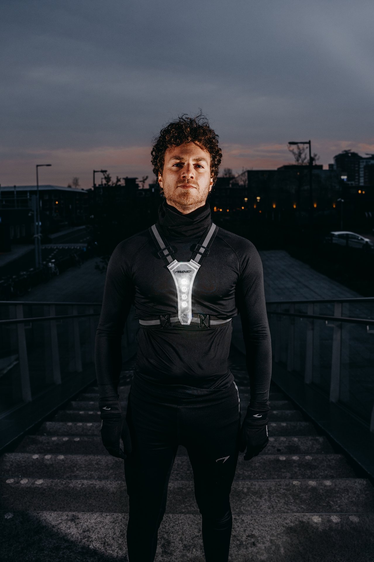 Running Safety Vest Reflective with LEDs - Image 2