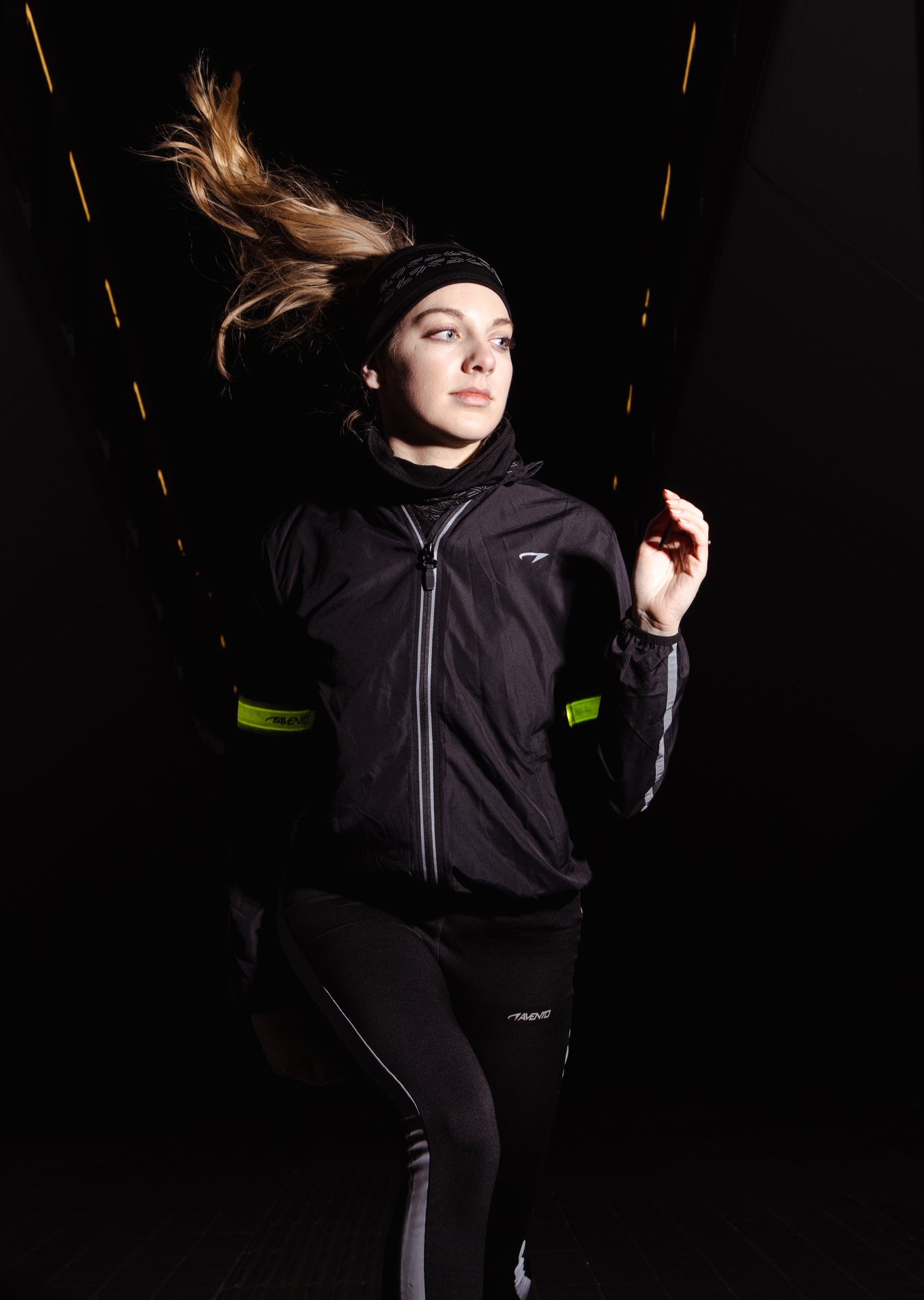 Running Jacket Women Basic Black - Image 7